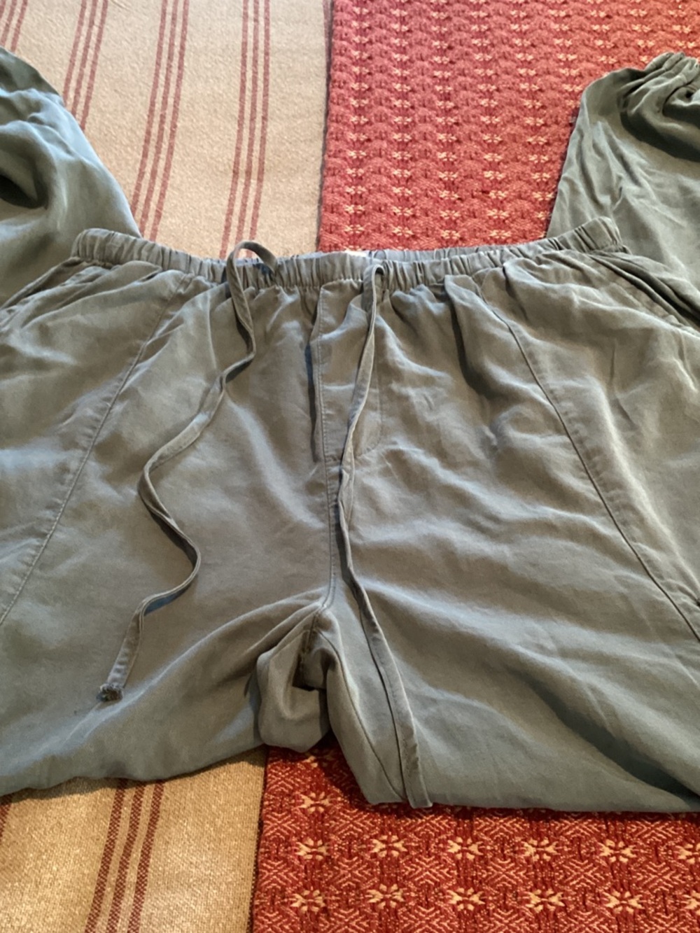 blu Pepper elastic waist with drawstring, cargo pockets